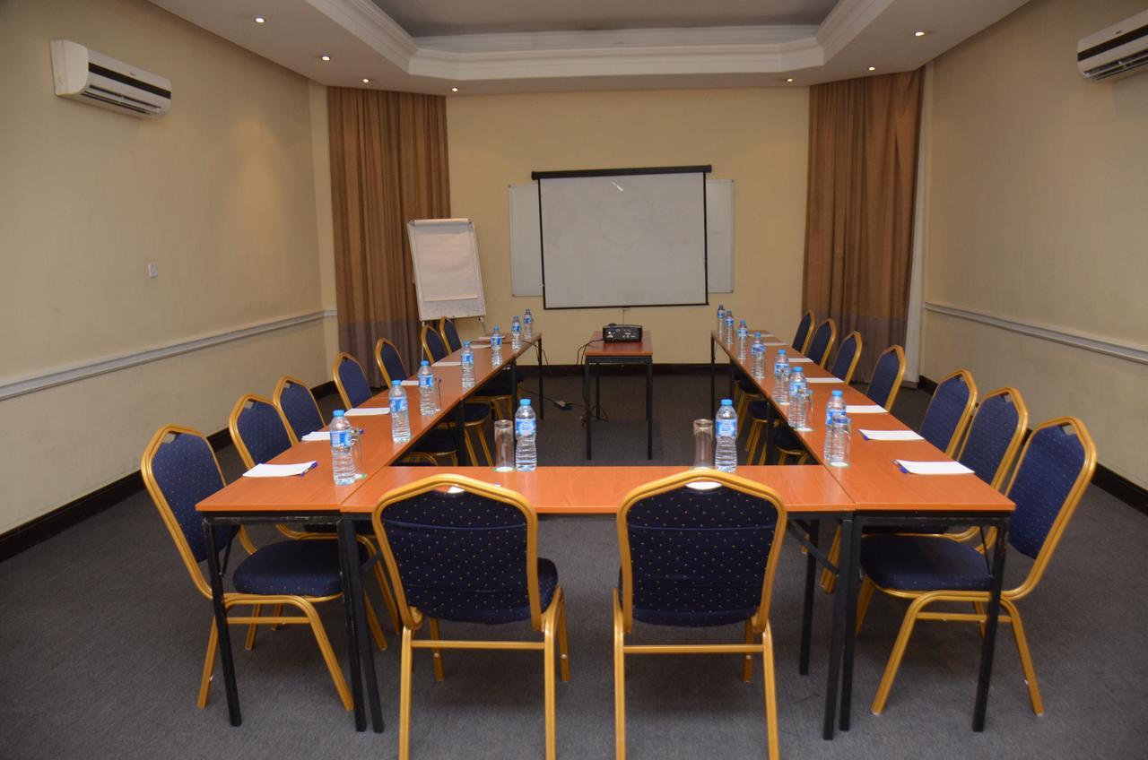 Oakwood Park Hotel Lekki Extérieur photo